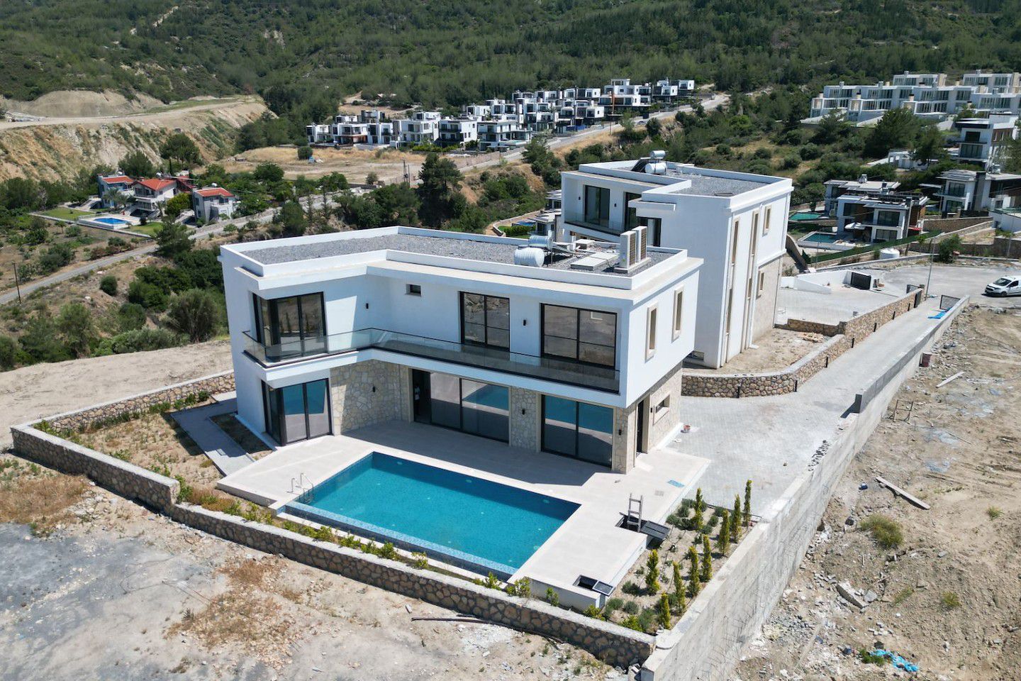 North Cyprus Five Bedroom Luxury Villa in Karmi (No 4) Photo 1