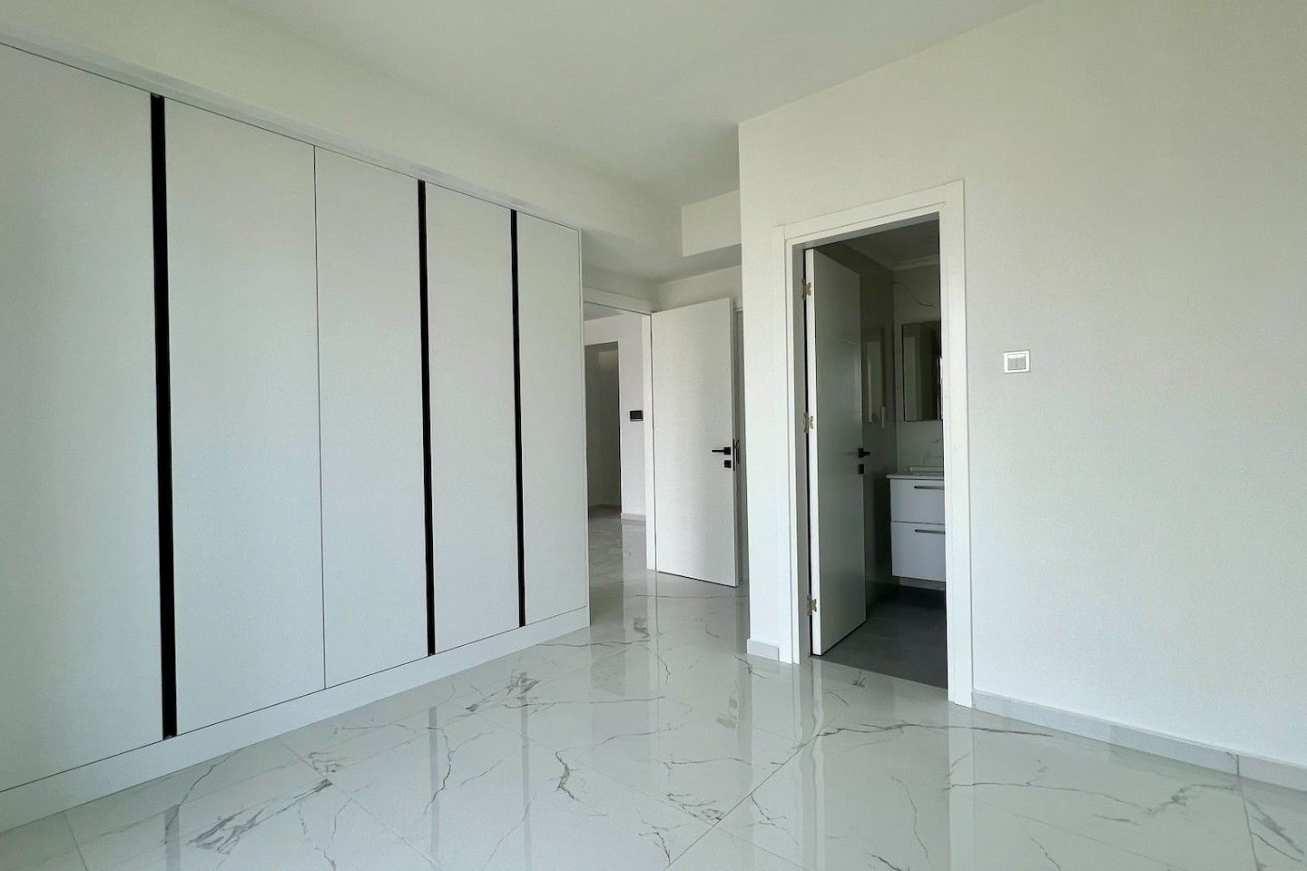 North Cyprus Three Bedrooms Apartment in Kyrenia City Center Photo 13
