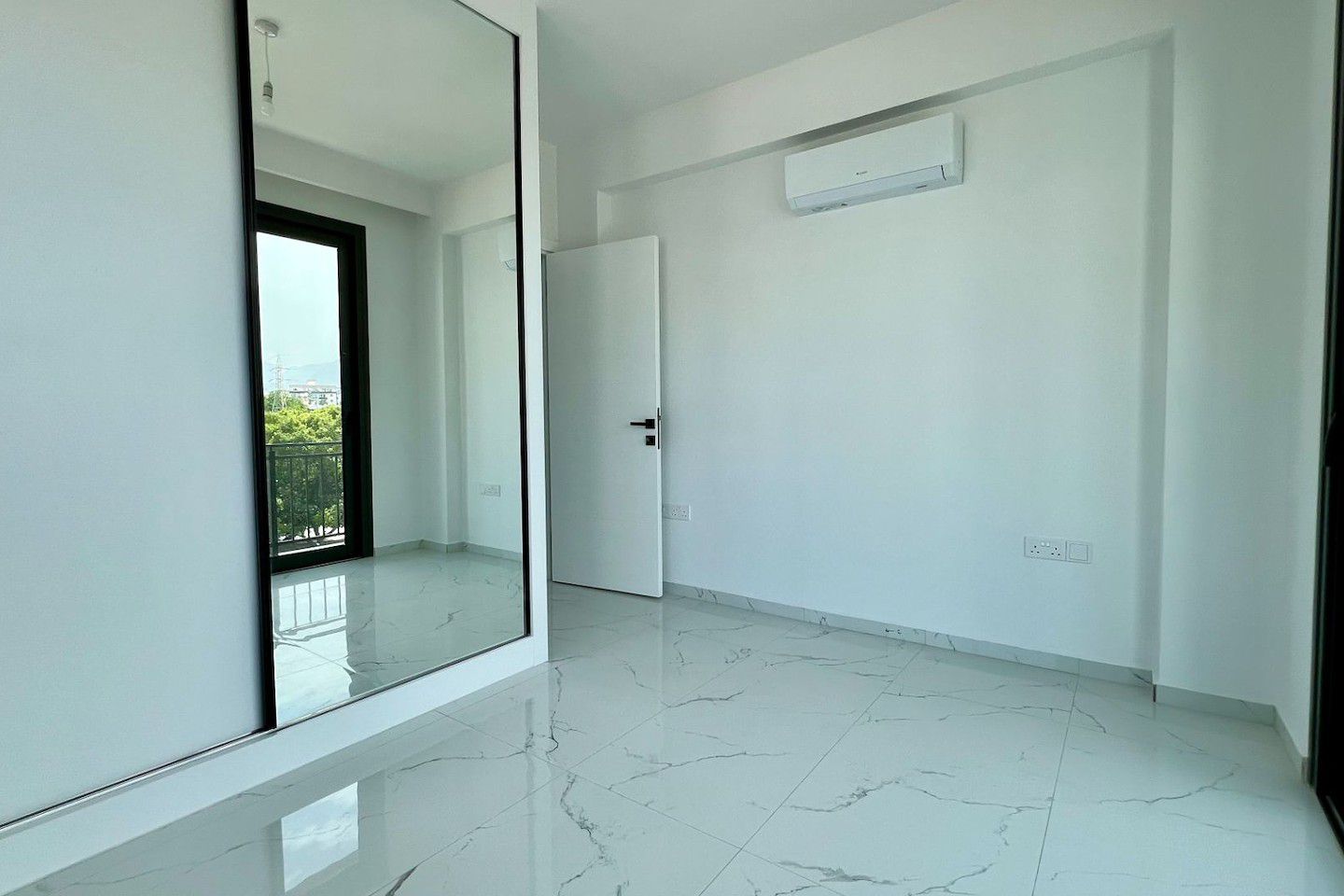 North Cyprus Three Bedrooms Apartment in Kyrenia City Center Photo 15