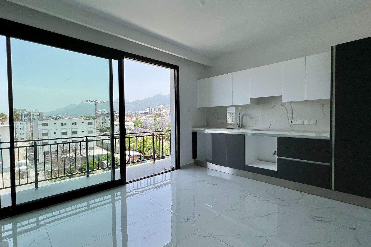 North Cyprus Three Bedrooms Apartment in Kyrenia City Center Photo 9