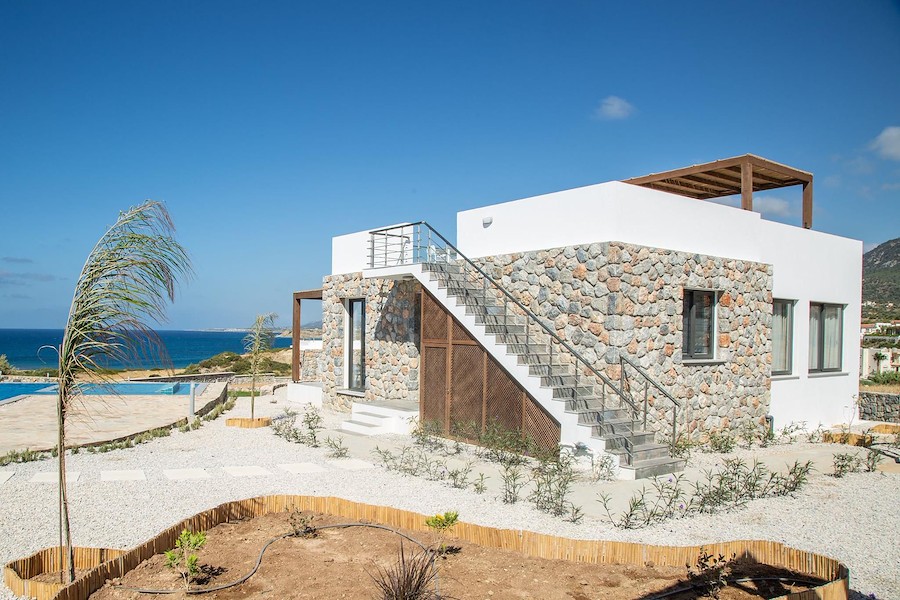 Denize Sıfır Üç Yatak Odalı Bungalov - Özel Havuzlu