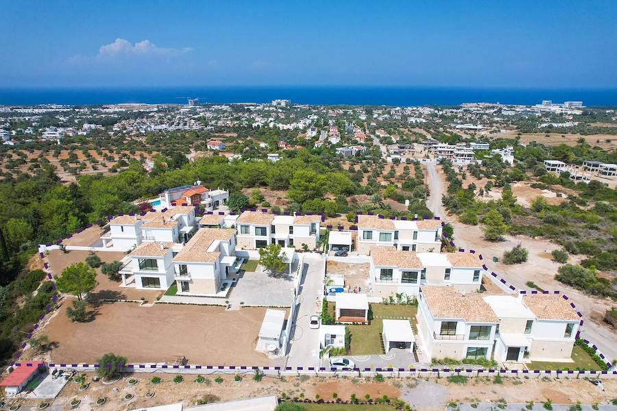 Bellapais Geniş Arsalı Dört Yatak Odalı Lüks Villa
