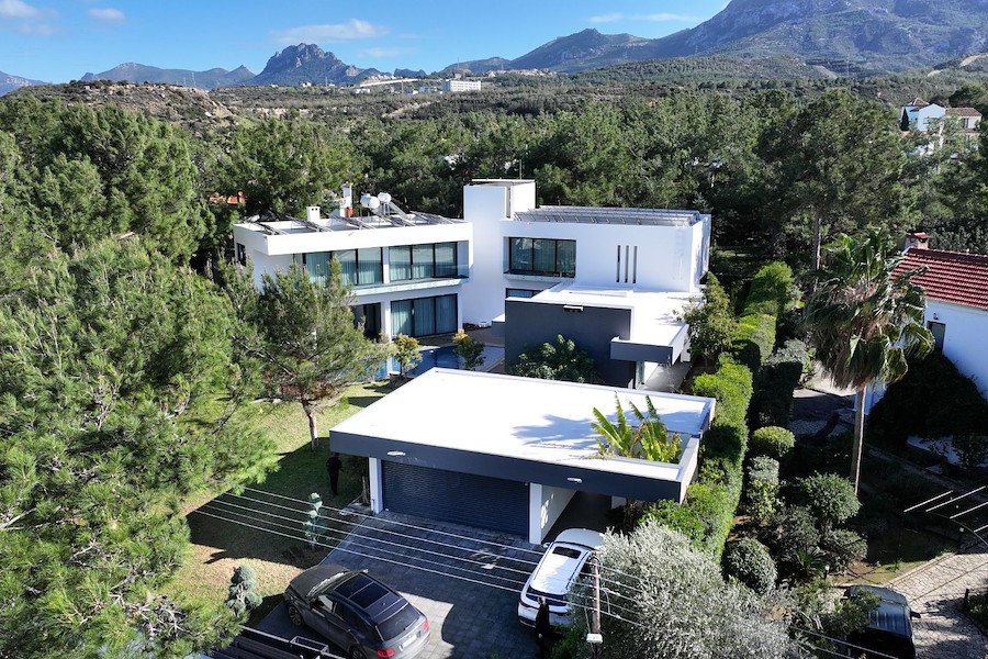 Girne Dört Yatak Odalı Lüks Villa