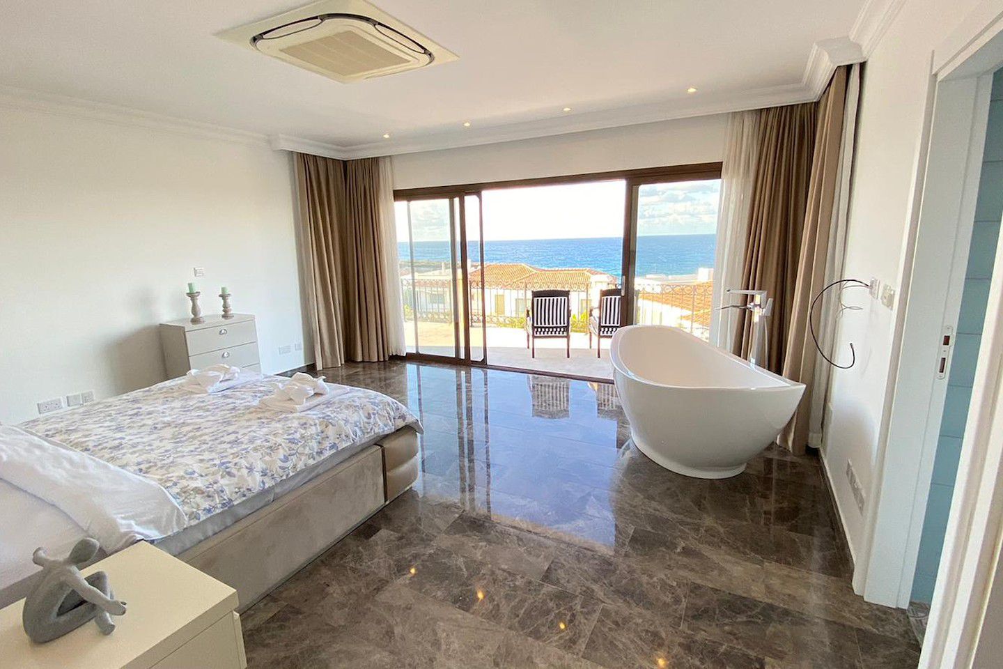 North Cyprus Four Bedroom Villa in Esentepe Photo 18