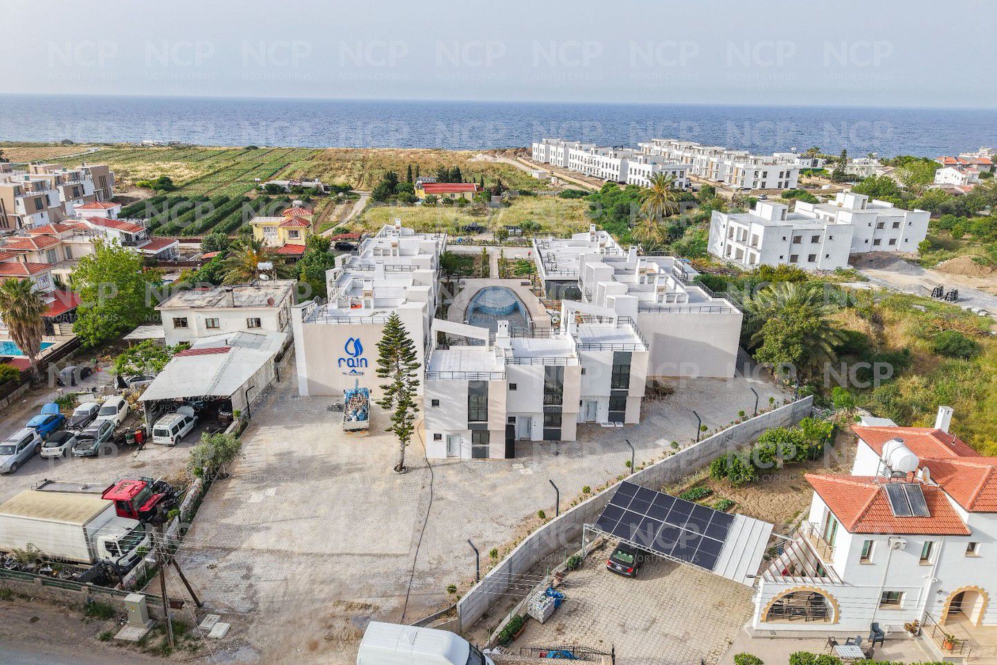 Atoll Construction Rain Photo 10